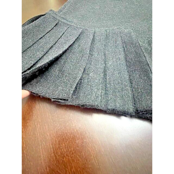 St. John Sport Pleated Hem Dress Grey Wool-Blend SZ Medium M Short Sleeve Shift - Picture 5 of 8